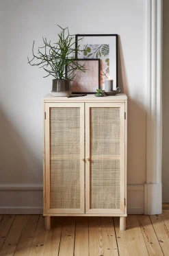 Holzschrank